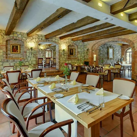 Апартаменты Zamecka Fortovna Obora - Forester House