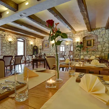Zamecka Fortovna Obora - Forester House 아파트 *