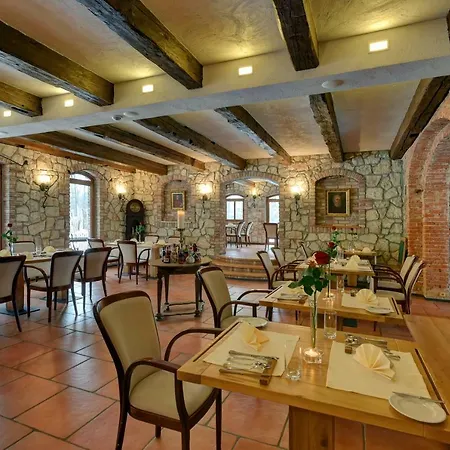 Zamecka Fortovna Obora - Forester House Апартаменты Kaznejov