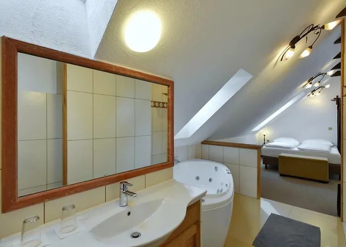 아파트 Zamecka Fortovna Obora - Forester House